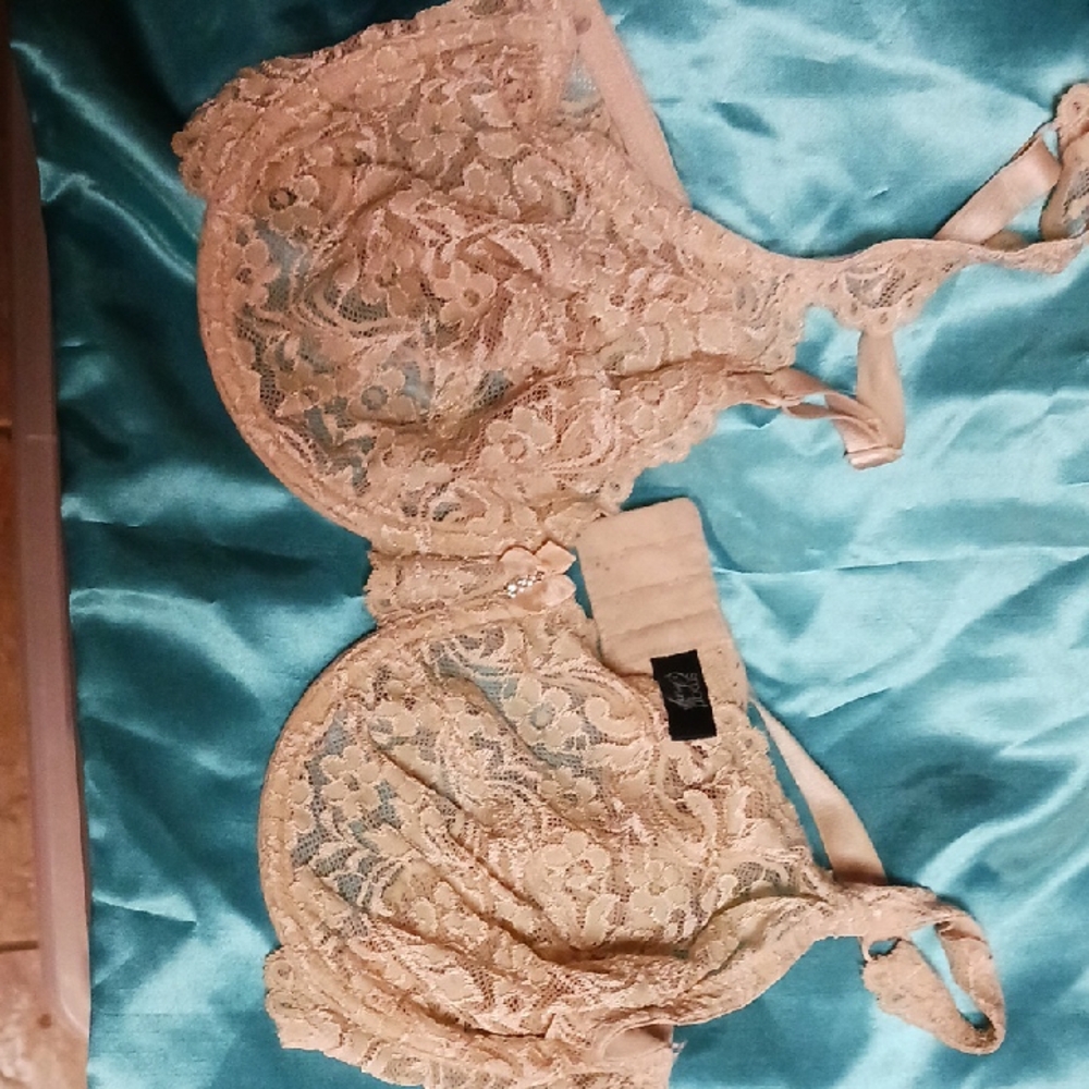 Smart & Sexy Cream Lace Underwire Bra